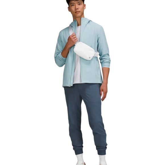 Lululemon Everywhere Belt Bag 1L, white, NWT - Picture 4 of 7